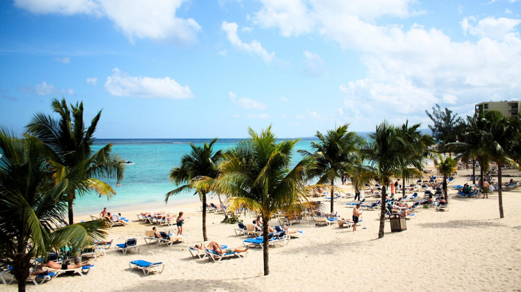 top warm weather christmas travel destinations for families palm beach bahamas